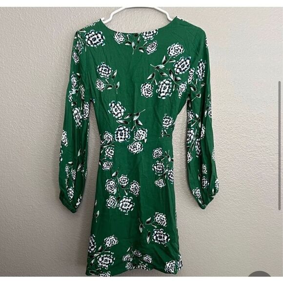 Cashmere and Cupcakes 4 green floral wrap long sleeve mini dress - Picture 3 of 7